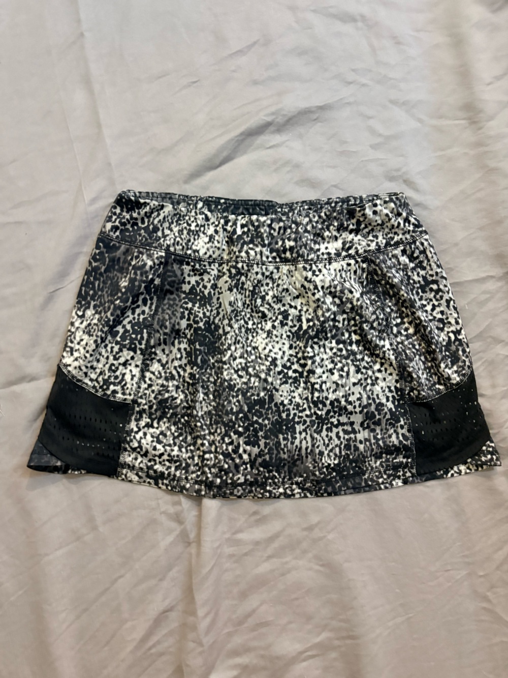 Women's Black & White Printed Athletic Shorts